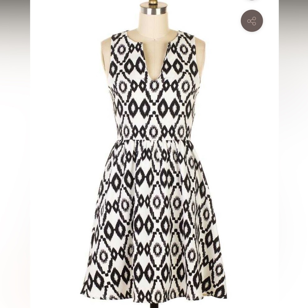 EVERLY-TRIBAL PRINT SLEEVELESS DRESS size M - Picture 1 of 8